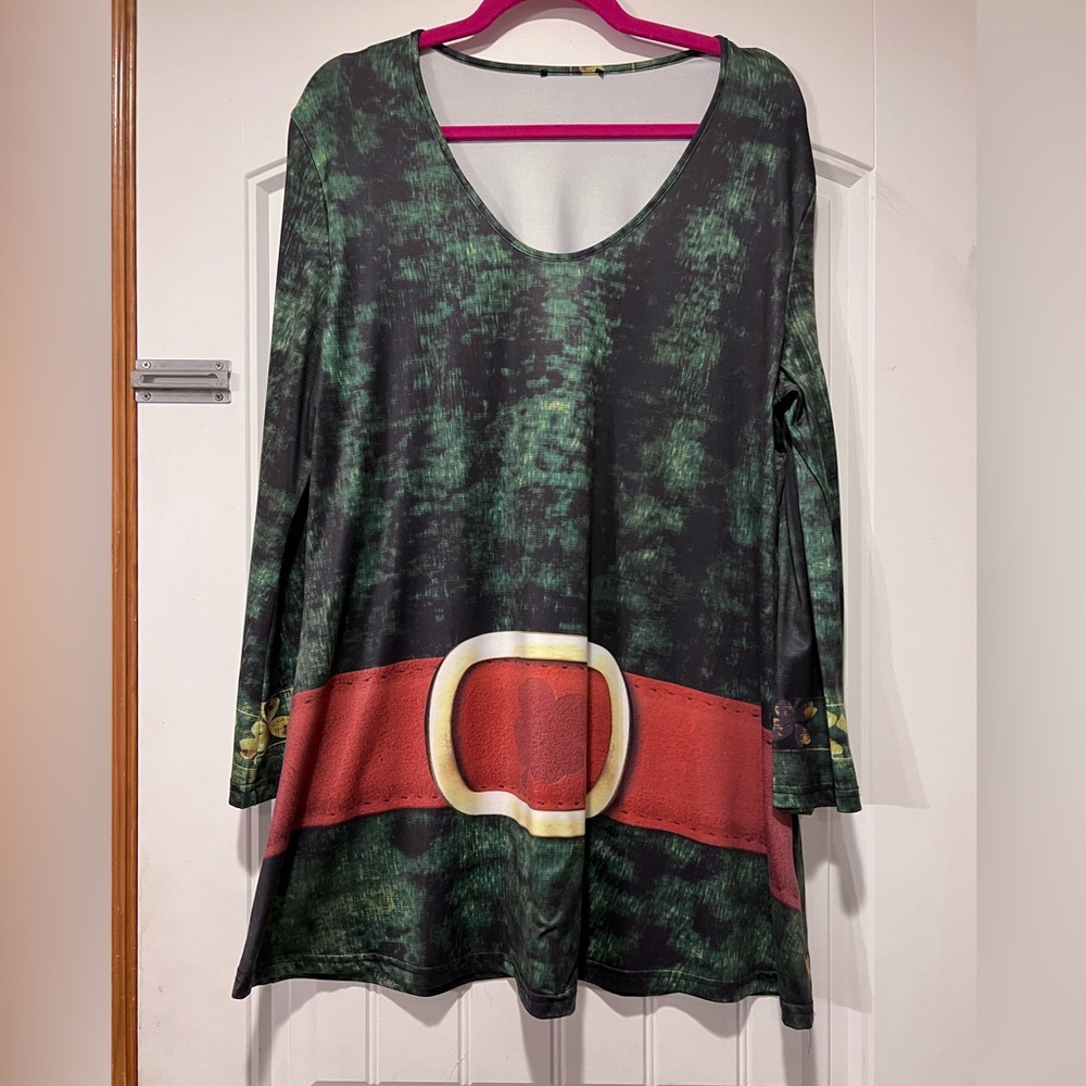 (Probably) Large tunic top Leprechaun